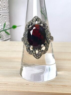 ♥️Vintage Sterling Silver and Garnet Ring Size 8